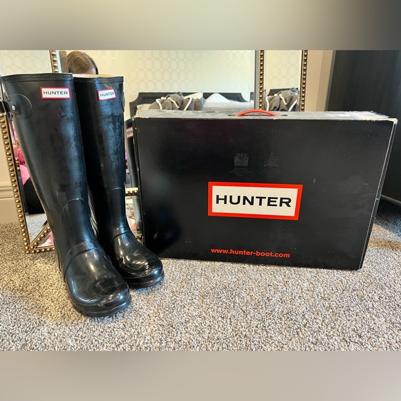Hunter Black Gloss Rain Boot - Picture 1 of 8